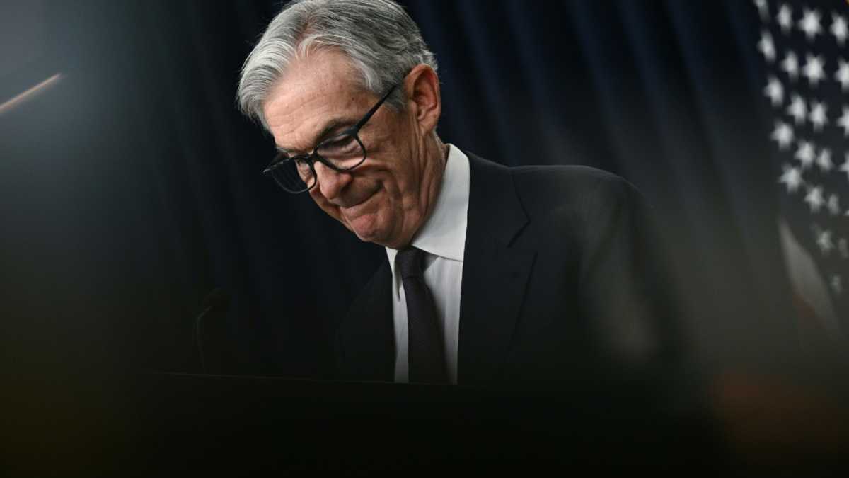Trump calls US Fed chair 'fool' after pause in rate cuts
