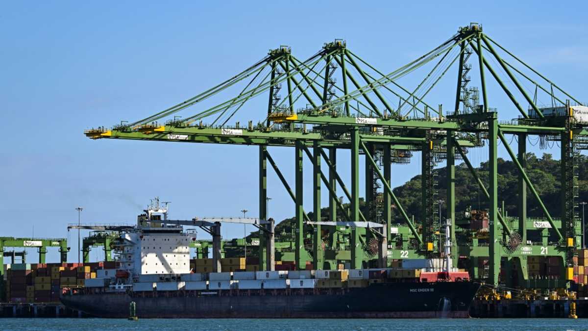 China warns Panama ports deal firms to 'proceed with caution'